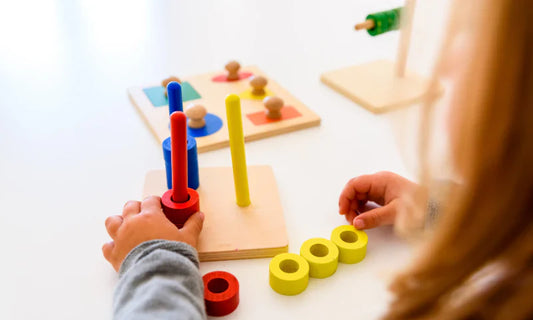 Montessori Toys vs Traditional Toys: What’s the Better Choice?